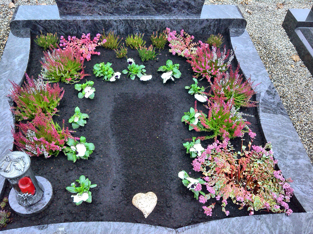 Grabpflege | Blumen Schwarz Großmehring